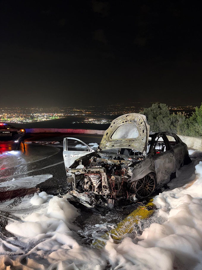 حريق بعدد من السيارات في مدينة حيفا 